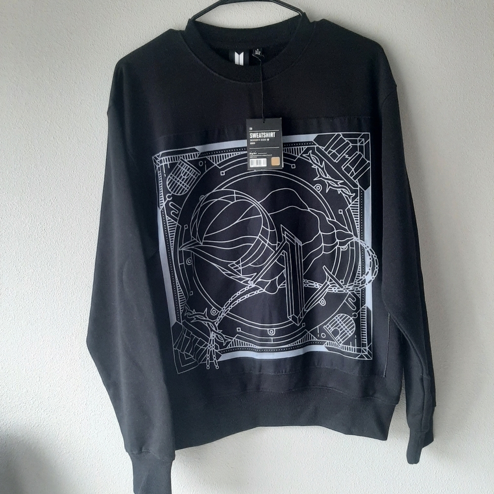 NWT BTS black crewneck